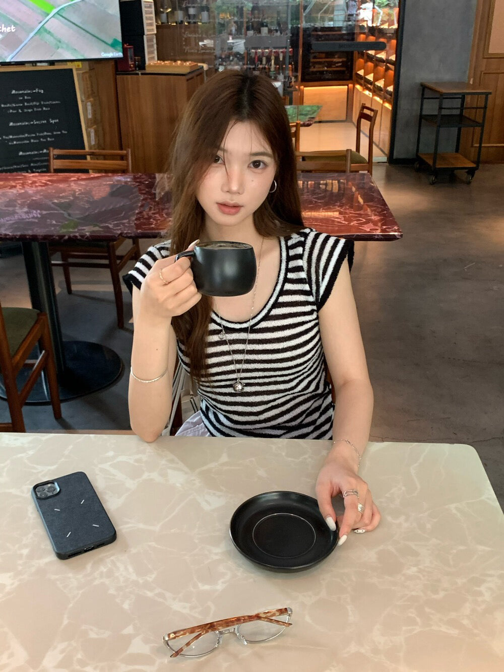 // 肌理感小飛袖遮肩針織上衣