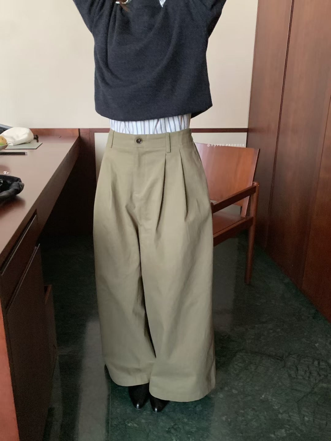 // 挺身洗水棉壓褶闊褲