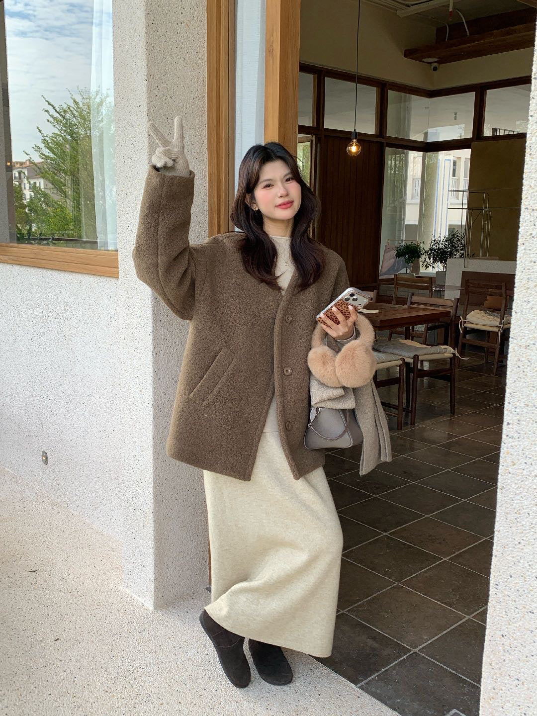 // 寬鬆版型夾棉V領毛呢外套