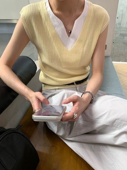 // 假兩件拼接小V領直紋針織背心