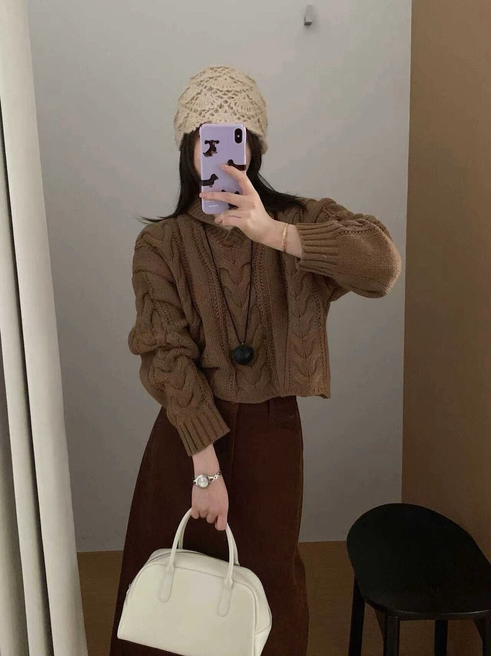 // 粗棒針麻花翻領短款毛衣