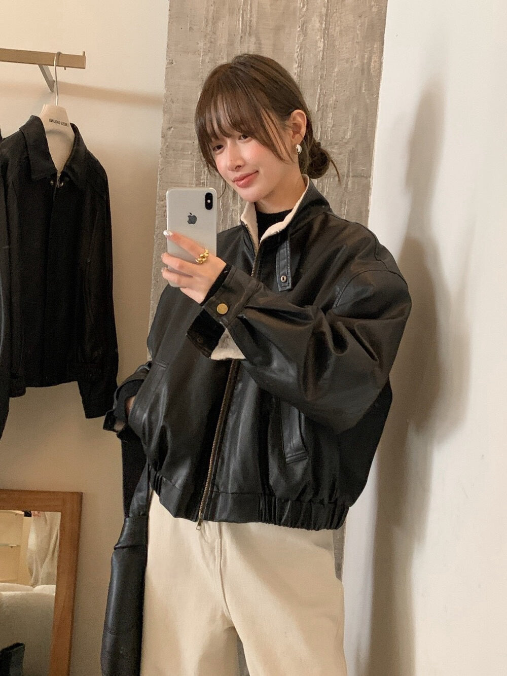 // 毛毛底帥氣可立領彷皮JK