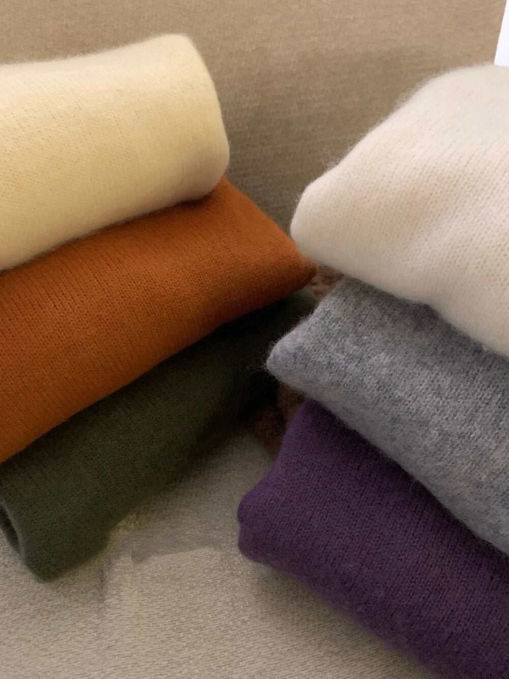 // 100%羊毛高質拉絨半領NT