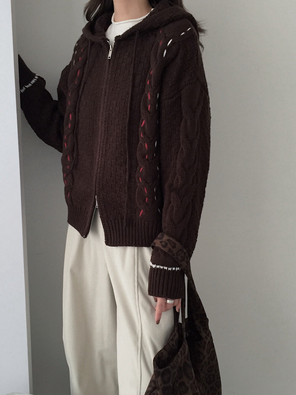 // 特別織紋撞色線麻花連帽CD