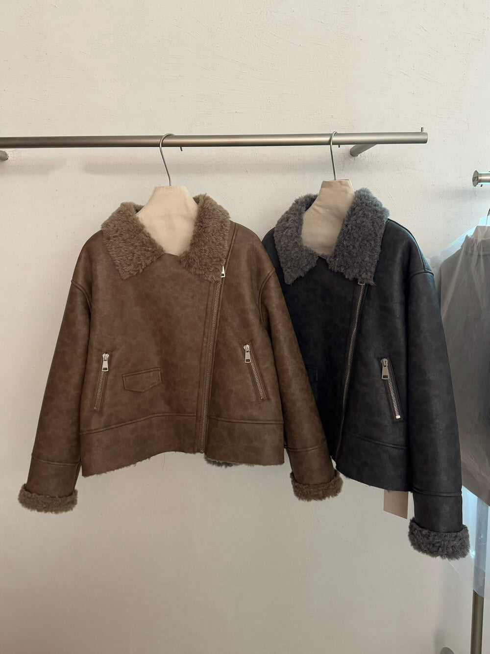 // 復古感皮毛一體做舊感皮外套
