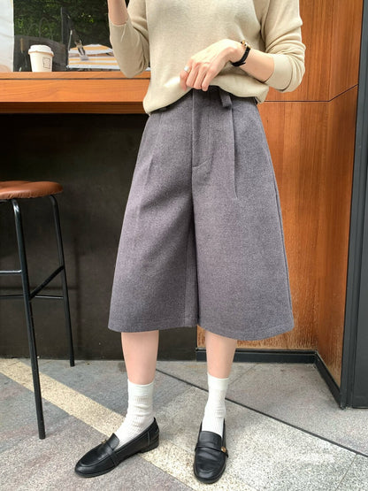 // 高腰款壓褶七分毛呢褲