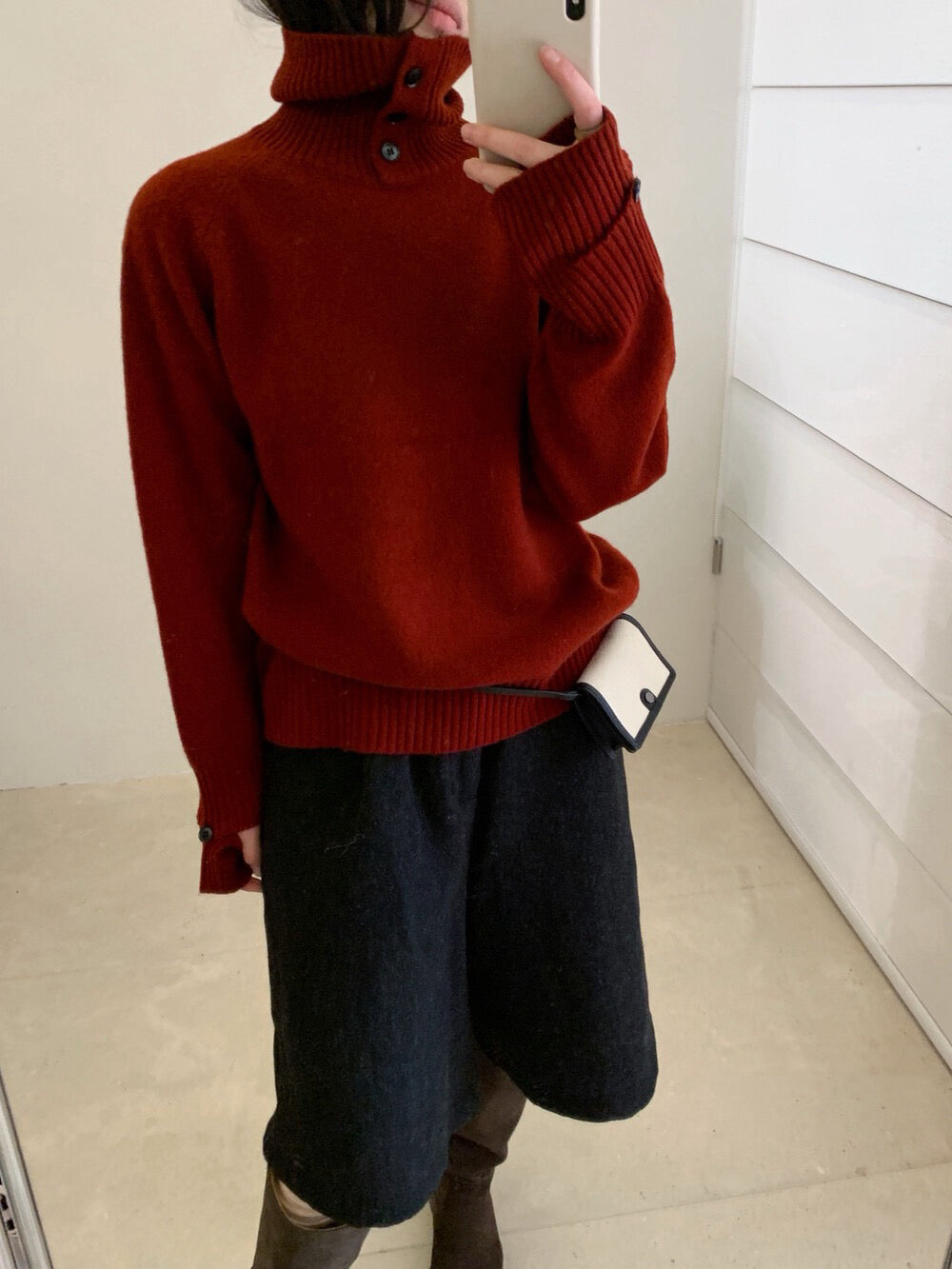 // 100%綿羊毛鈕扣可立領+設計感袖口毛衣