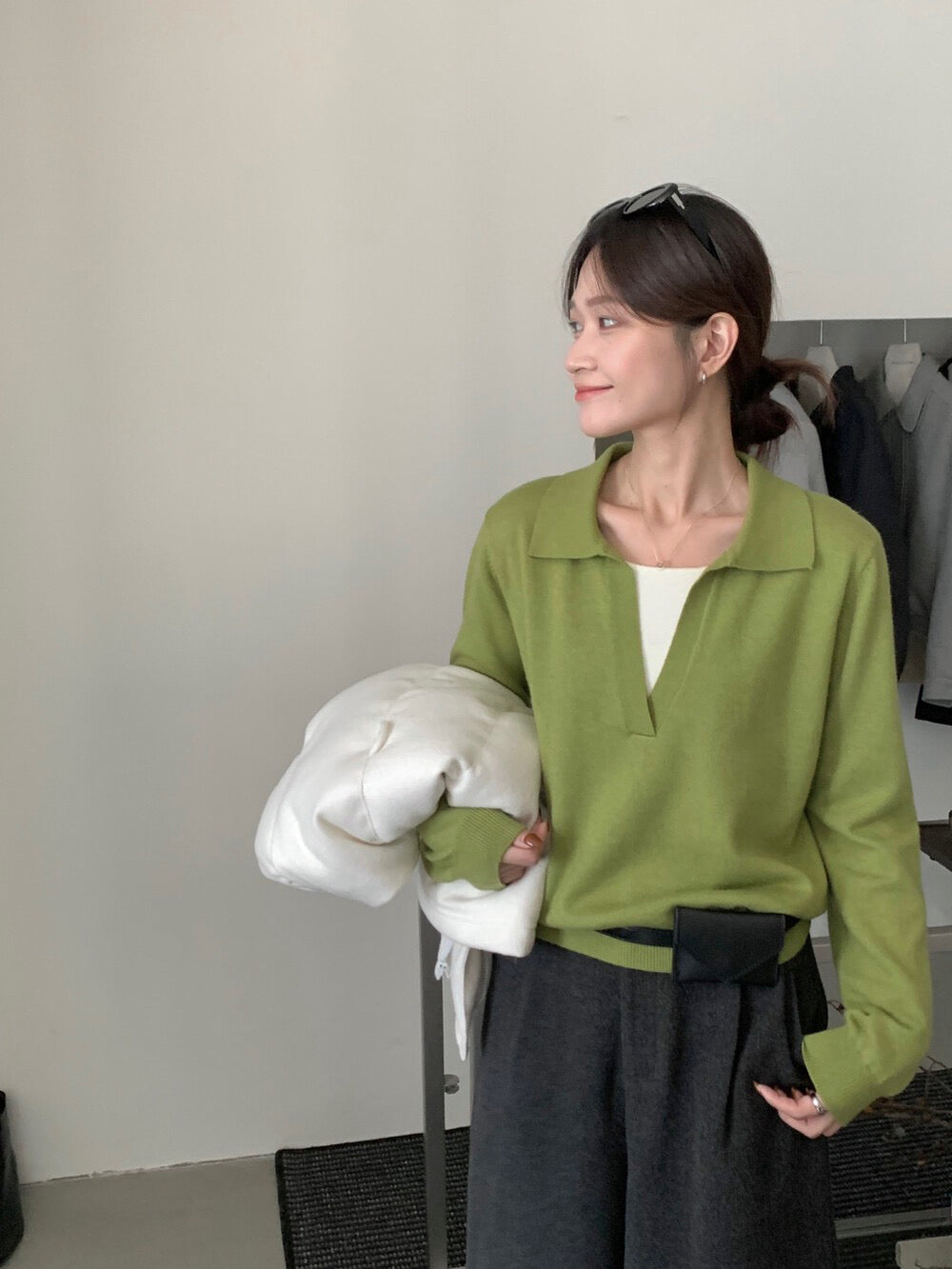 // 自帶造型假兩件小v翻領NT