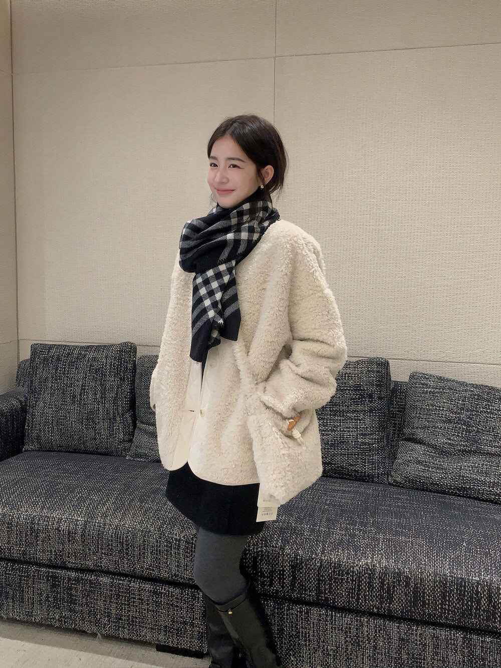 // 20%wool軟糯皮毛一體粒粒毛中長外套