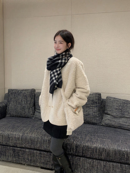 // 20%wool軟糯皮毛一體粒粒毛中長外套