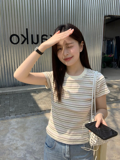 // 簡單顯瘦圓領間條TEE