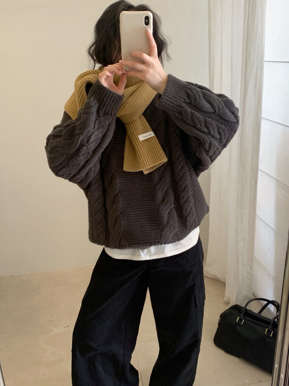 // 粗麻花圓領寬鬆毛衣