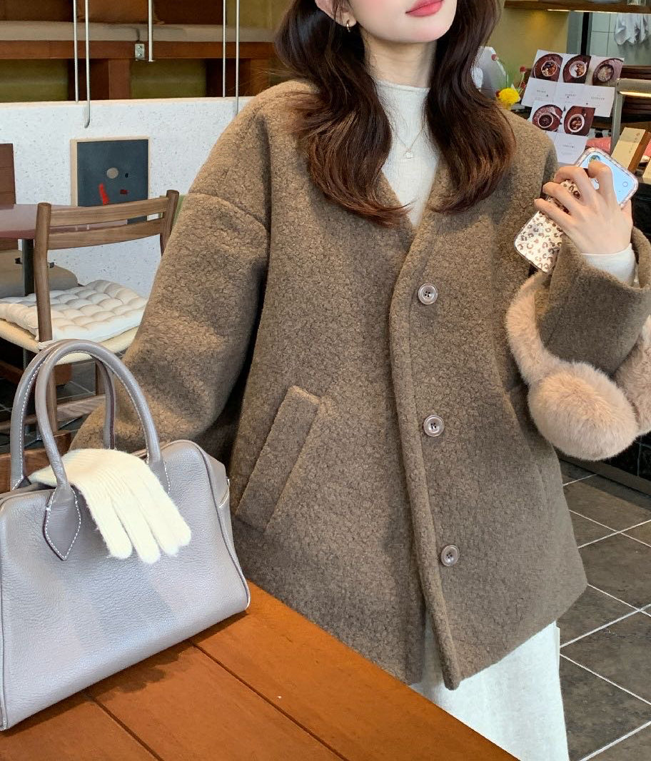 // 寬鬆版型夾棉V領毛呢外套