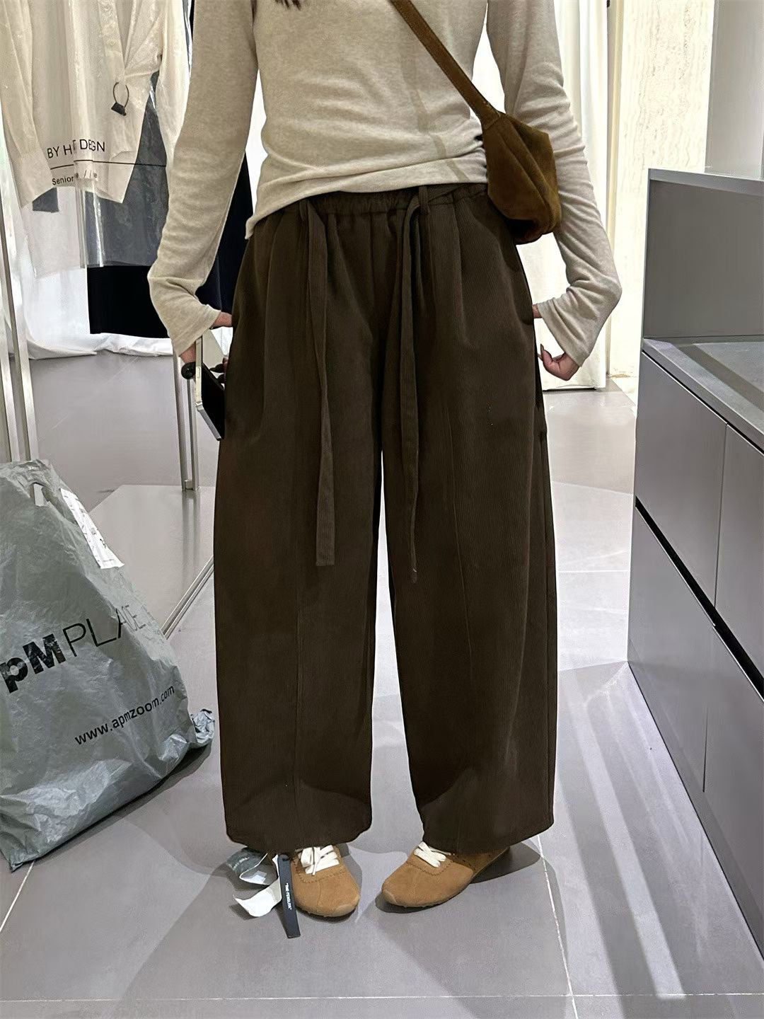 // 復古連腰帶燈芯絨褲