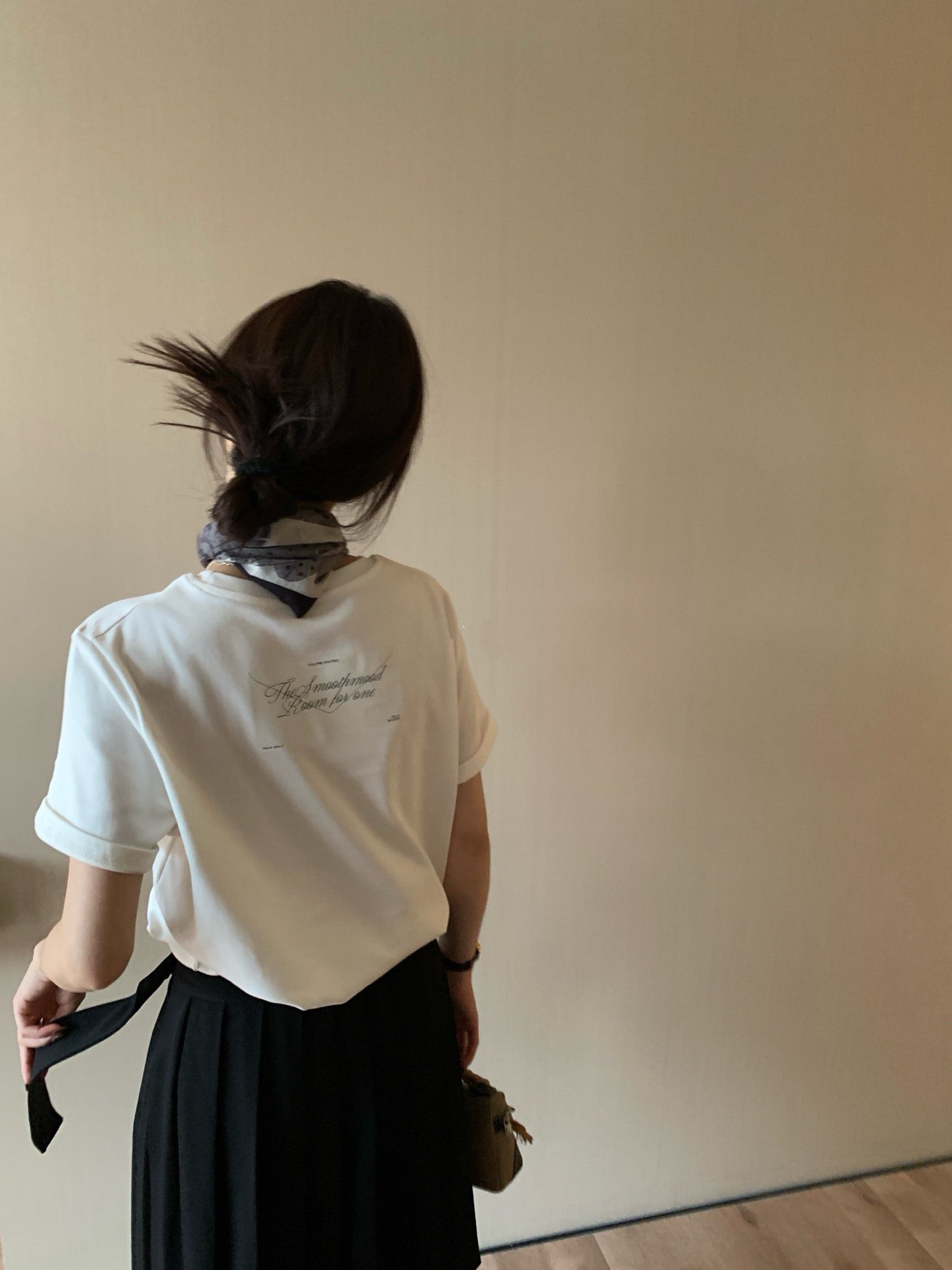 // 後字母拼色正面素色TEE