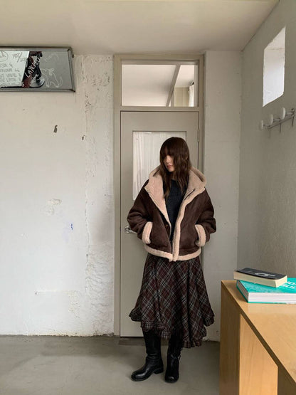 // 復古感皮毛一體連帽牛角鈕外套