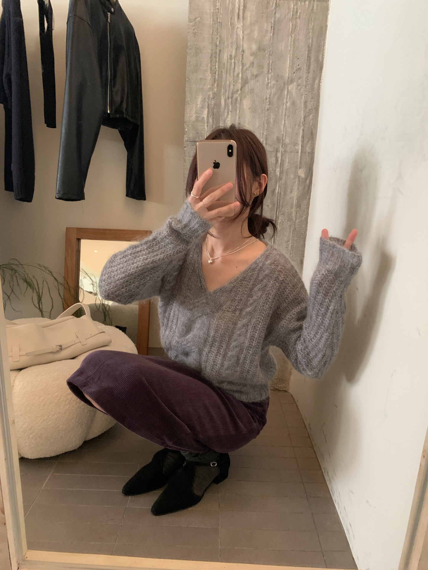 // 馬海毛麻花V領毛衣