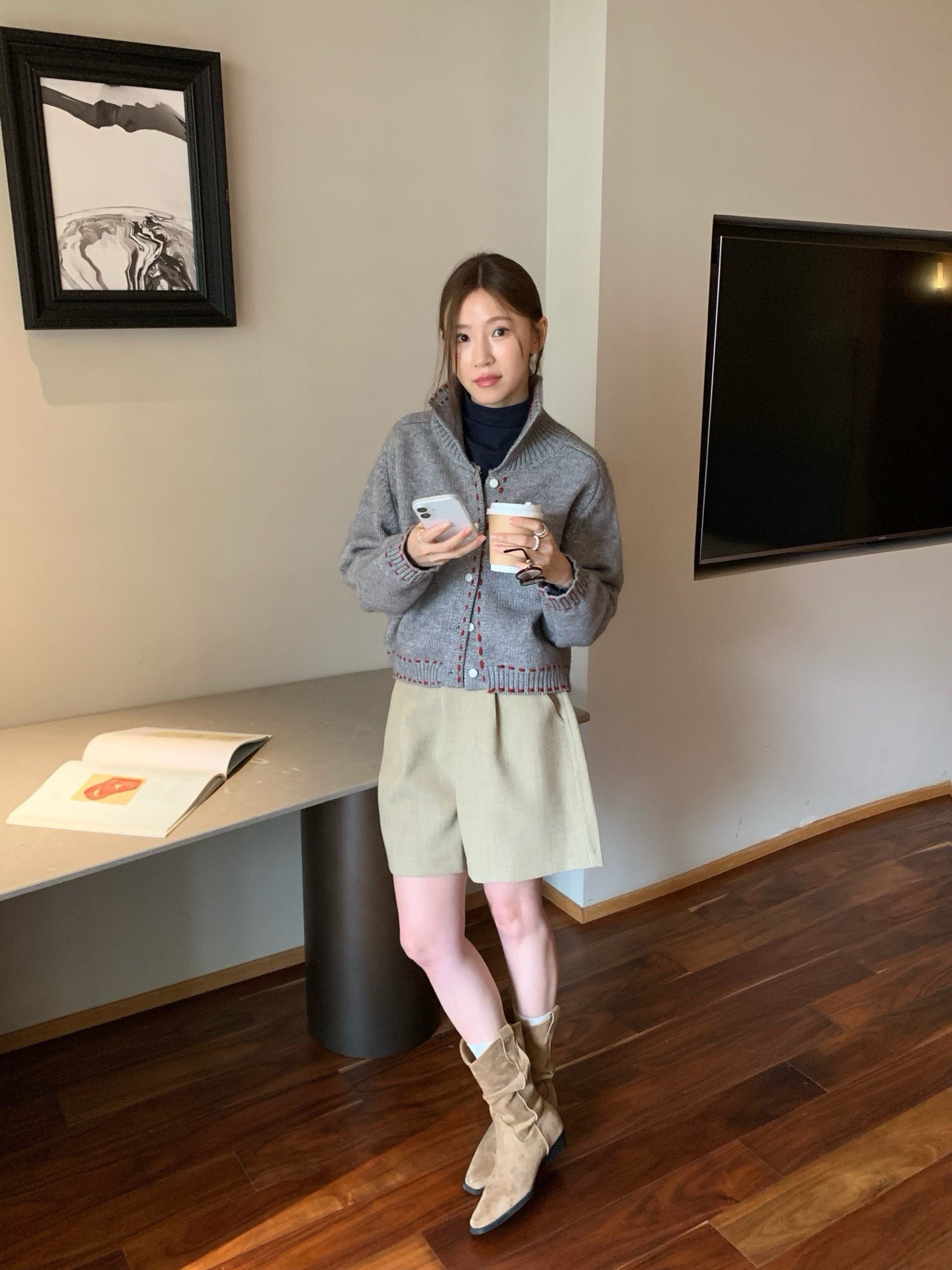 // 挺括感羊毛呢料連腰帶短褲