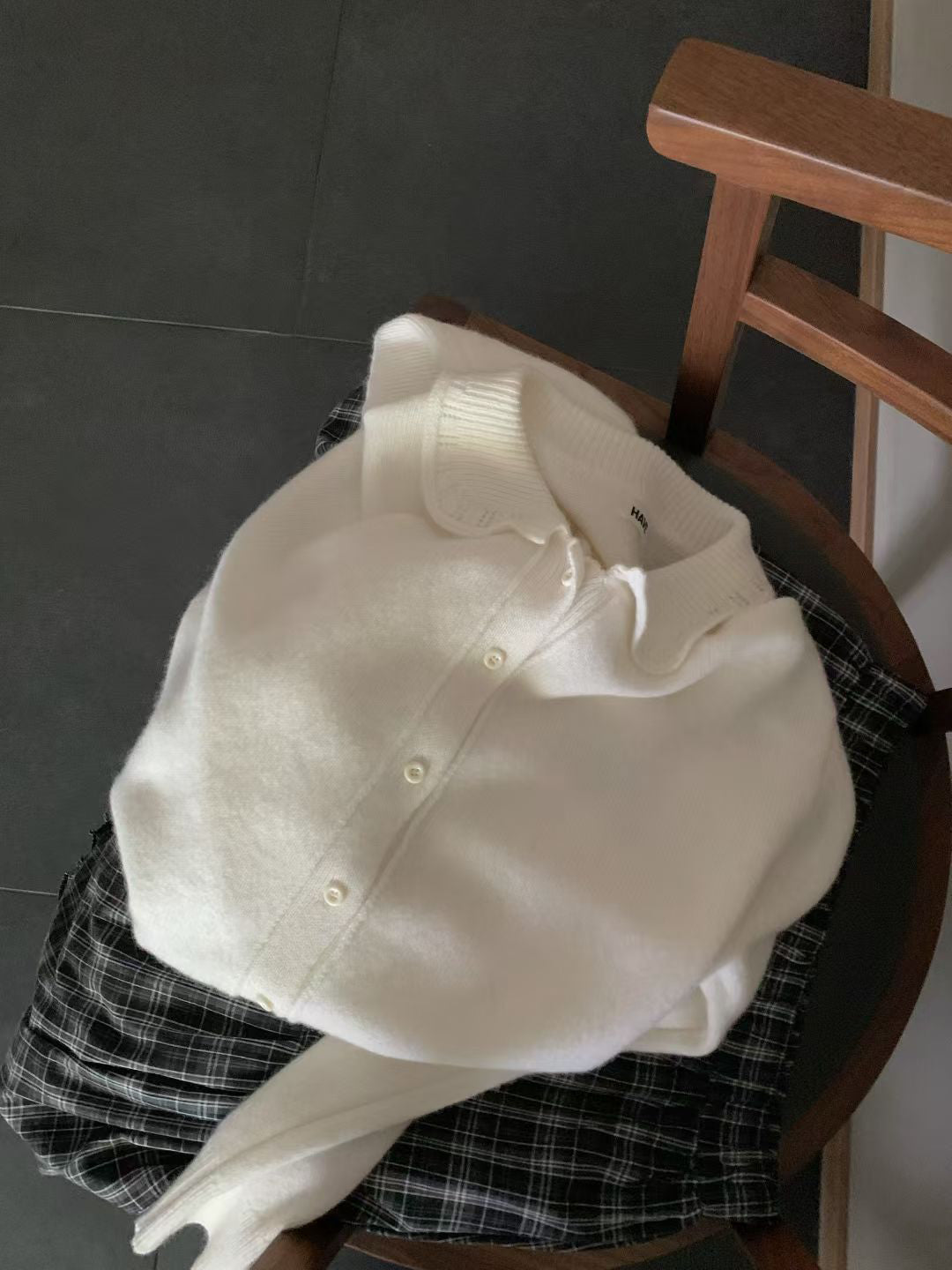 // 全羊毛精緻鈎花圓翻領NT