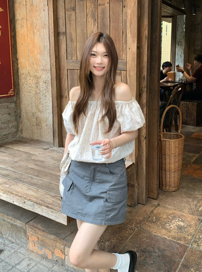 // 側綁帶小碎花泡泡袖一字領BL