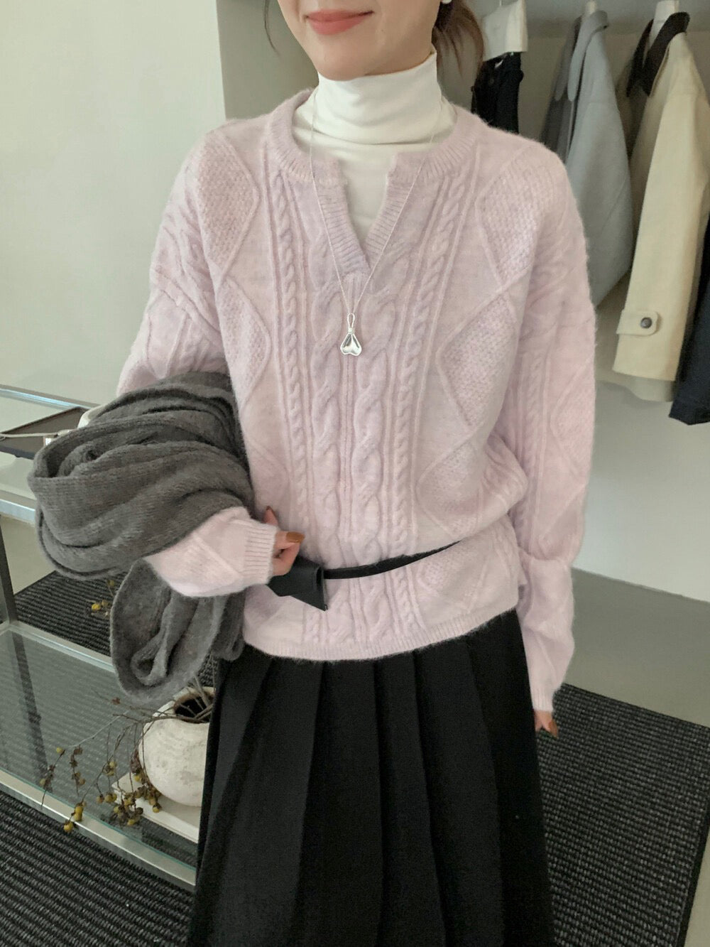 // 超軟糯小V領口麻花NT