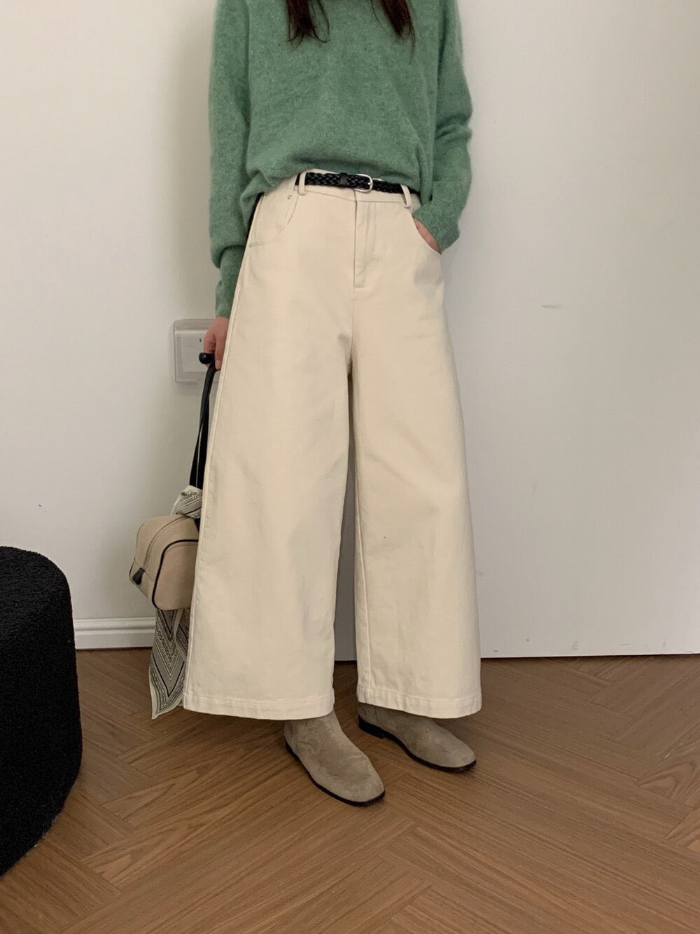 // 褲型100分微A直筒九分磨毛褲