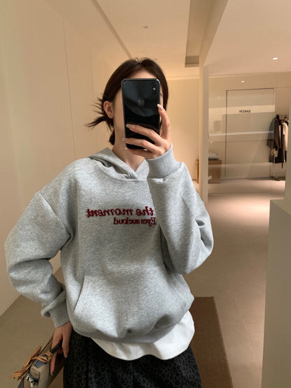 // 復古感植絨字連帽衛衣