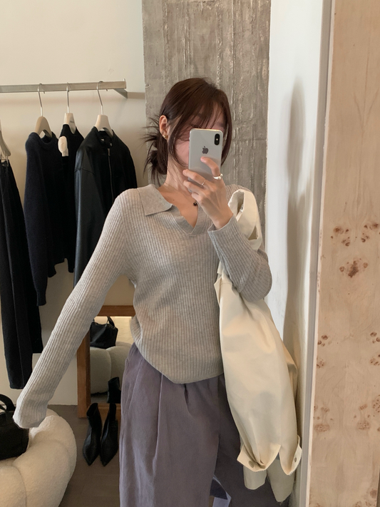 // 超顯瘦小V翻領薄針織上衣