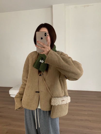 // 100%羊毛皮毛一體牛角鈕外套(連袋仔)