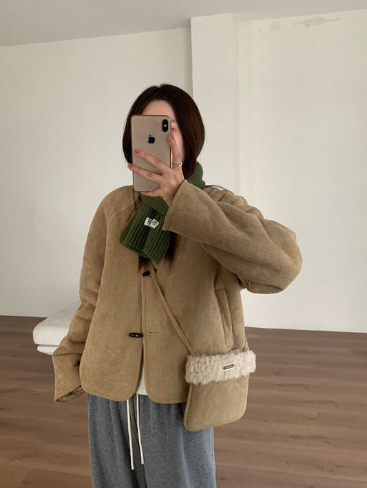 // 100%羊毛皮毛一體牛角鈕外套(連袋仔)