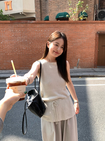// 超顯瘦直織紋連腰繩針織背心￼