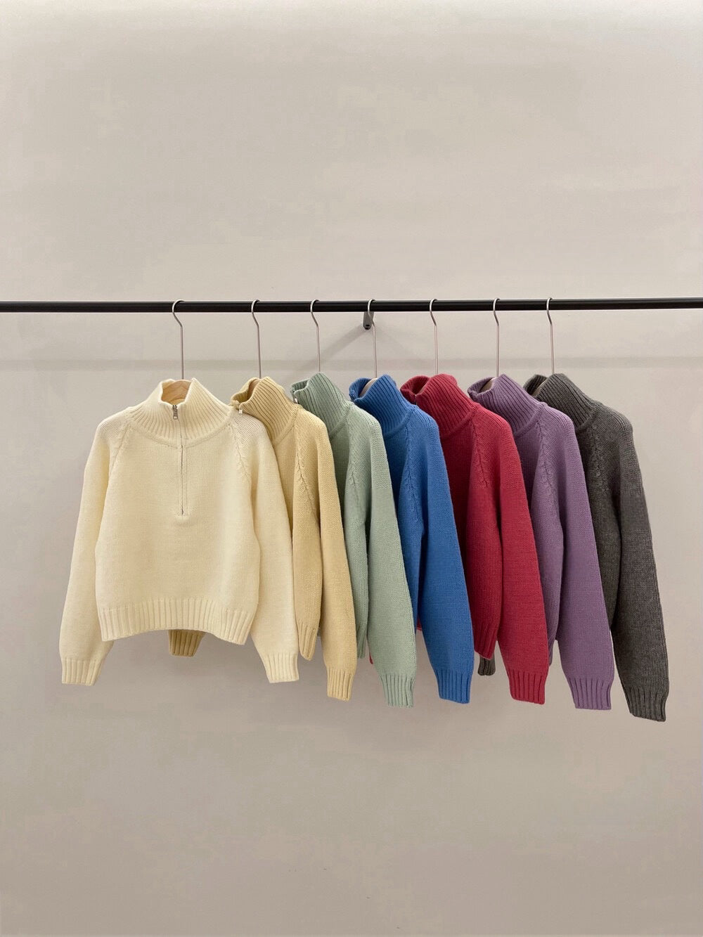 // 半拉鍊直坑紋領套頭NT