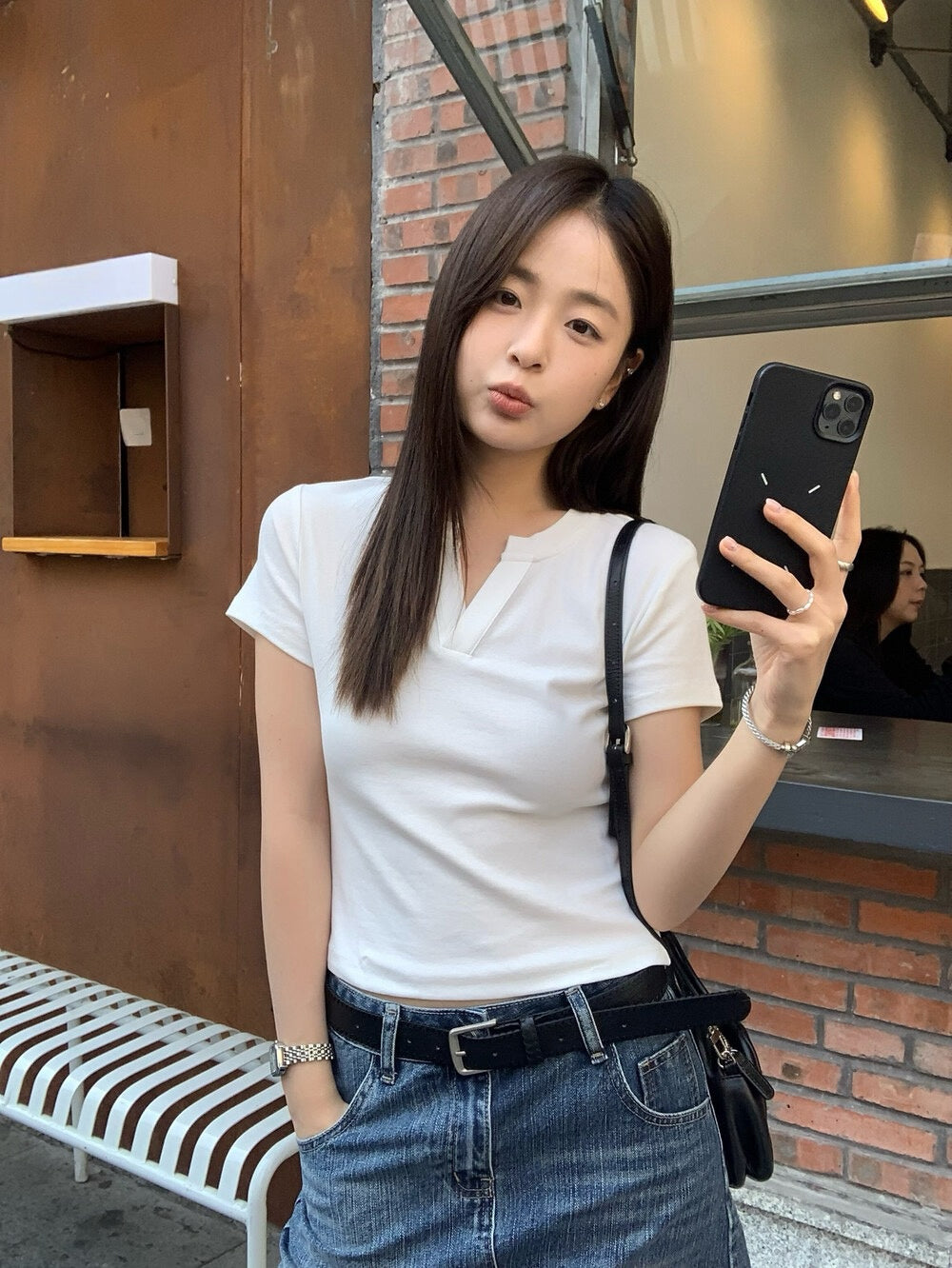 // 小V領正肩棉質TEE