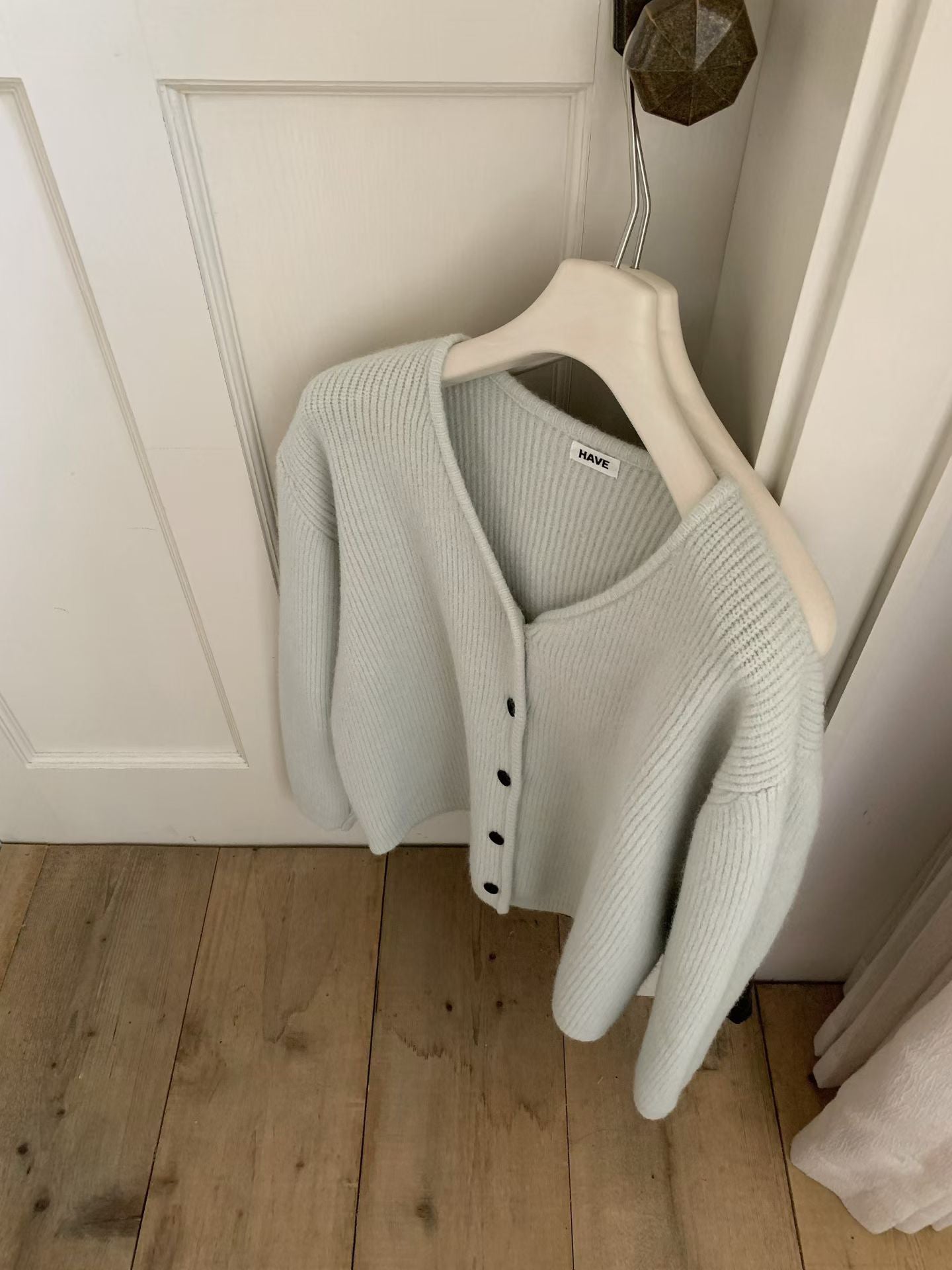 // 12色超美色系V領排扣羊絨紗CD