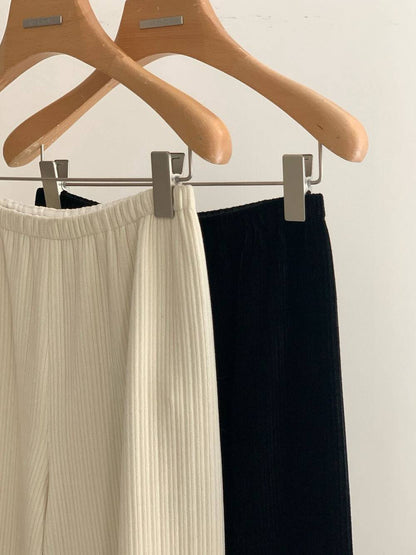 // 質感顯瘦直紋理針織褲