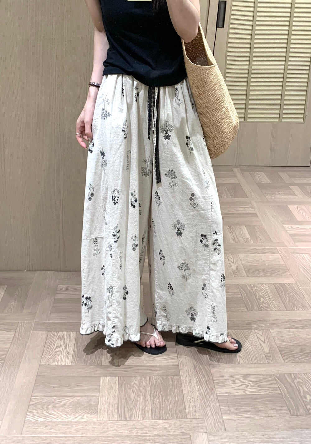 P25 / 精緻刺繡花花邊腳休閒褲