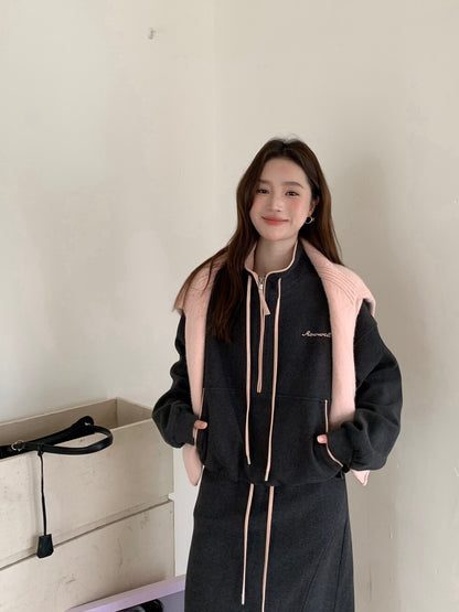 // 撞色邊小刺繡半拉鍊衛衣+半身裙套裝