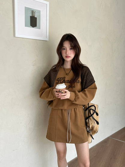 // 超美刺繡字衛衣+抽繩短裙兩件套(連針織披肩)￼