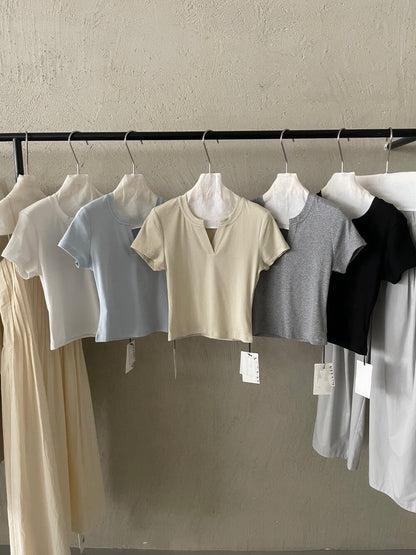 // 小V領正肩棉質TEE