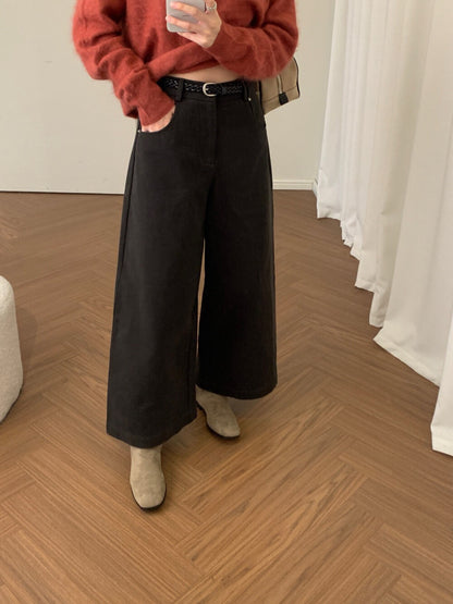 // 褲型100分微A直筒九分磨毛褲