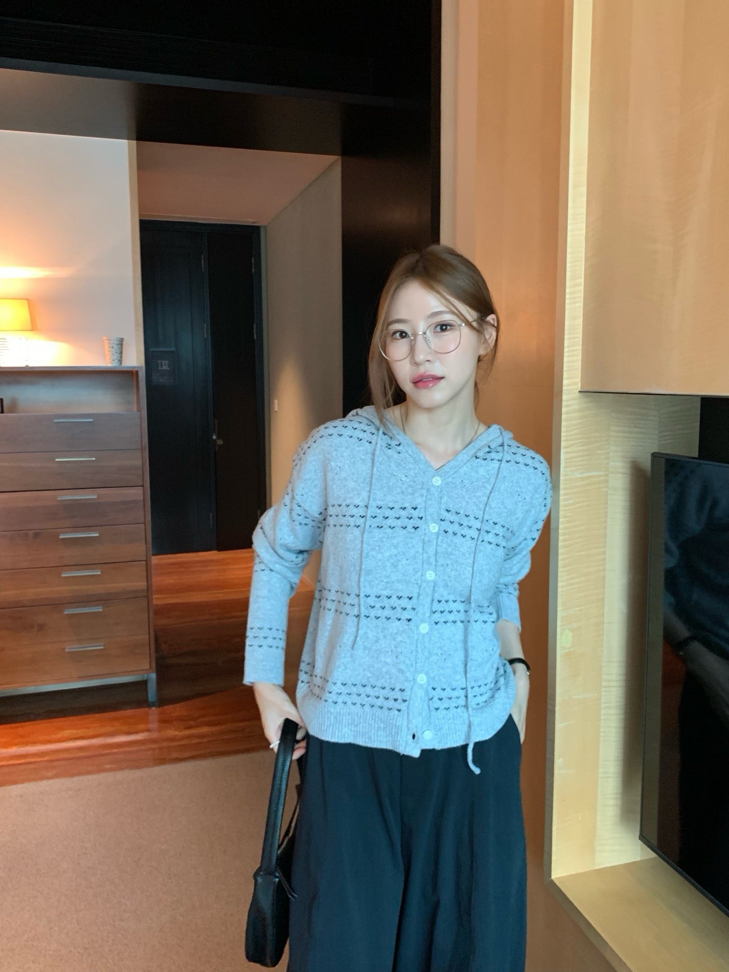 // 心心刺繡鏤空通花連帽CD