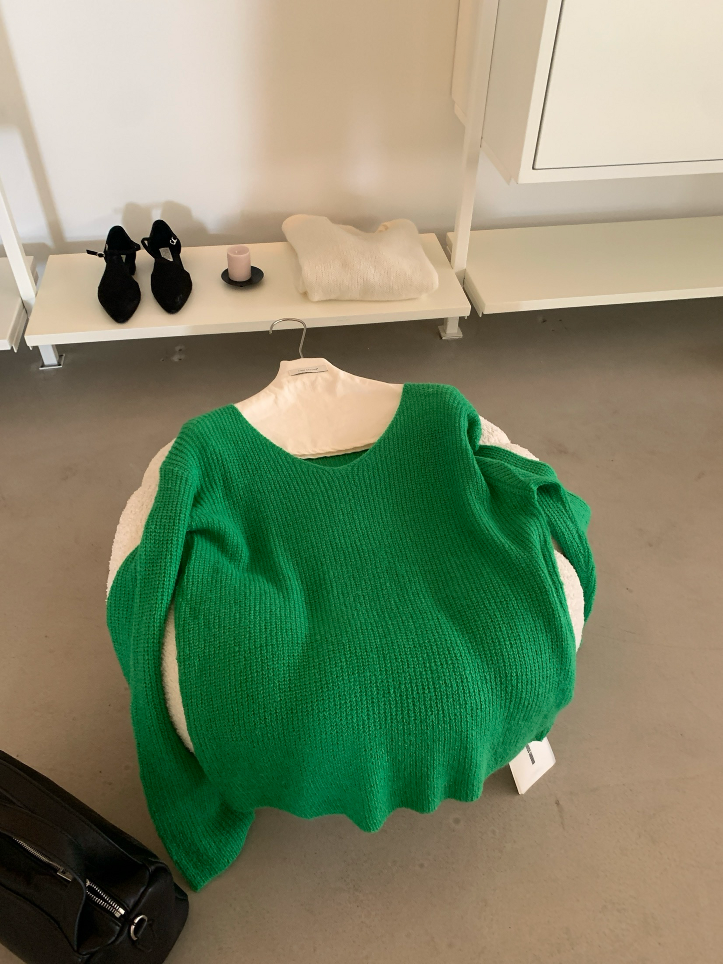 // 柔軟親膚馬海毛11色v領NT