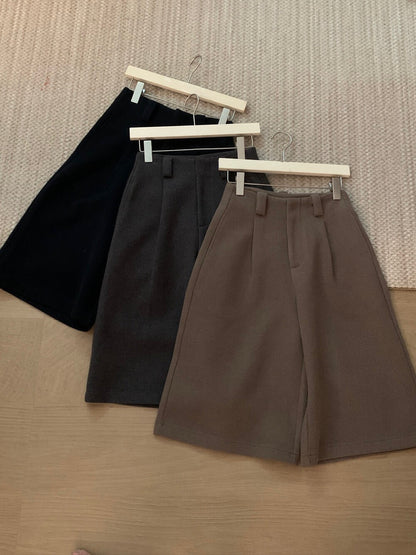 // 高腰款壓褶七分毛呢褲