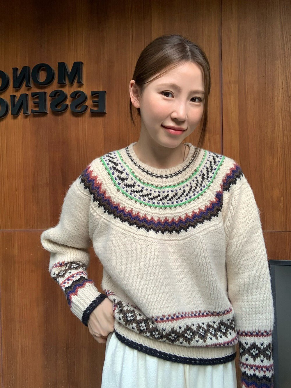 // 10%wool復古花紋圓領毛衣