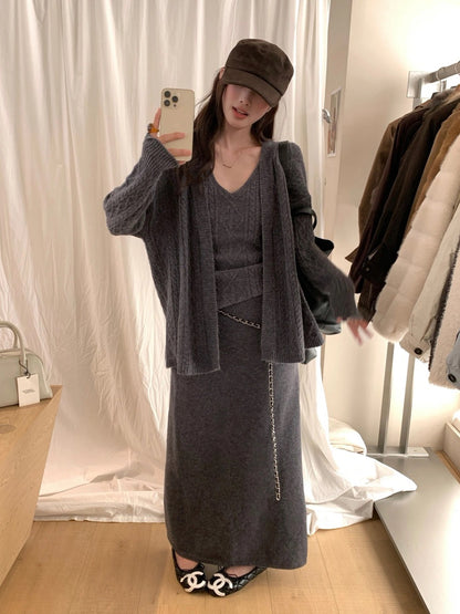T11 / 慵懶顯瘦麻花吊帶+外套+半裙三件套