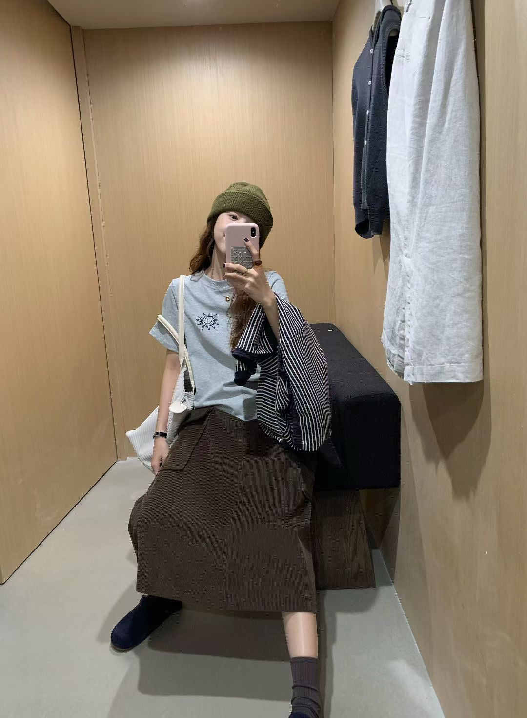 // 雙口袋燈芯絨中裙