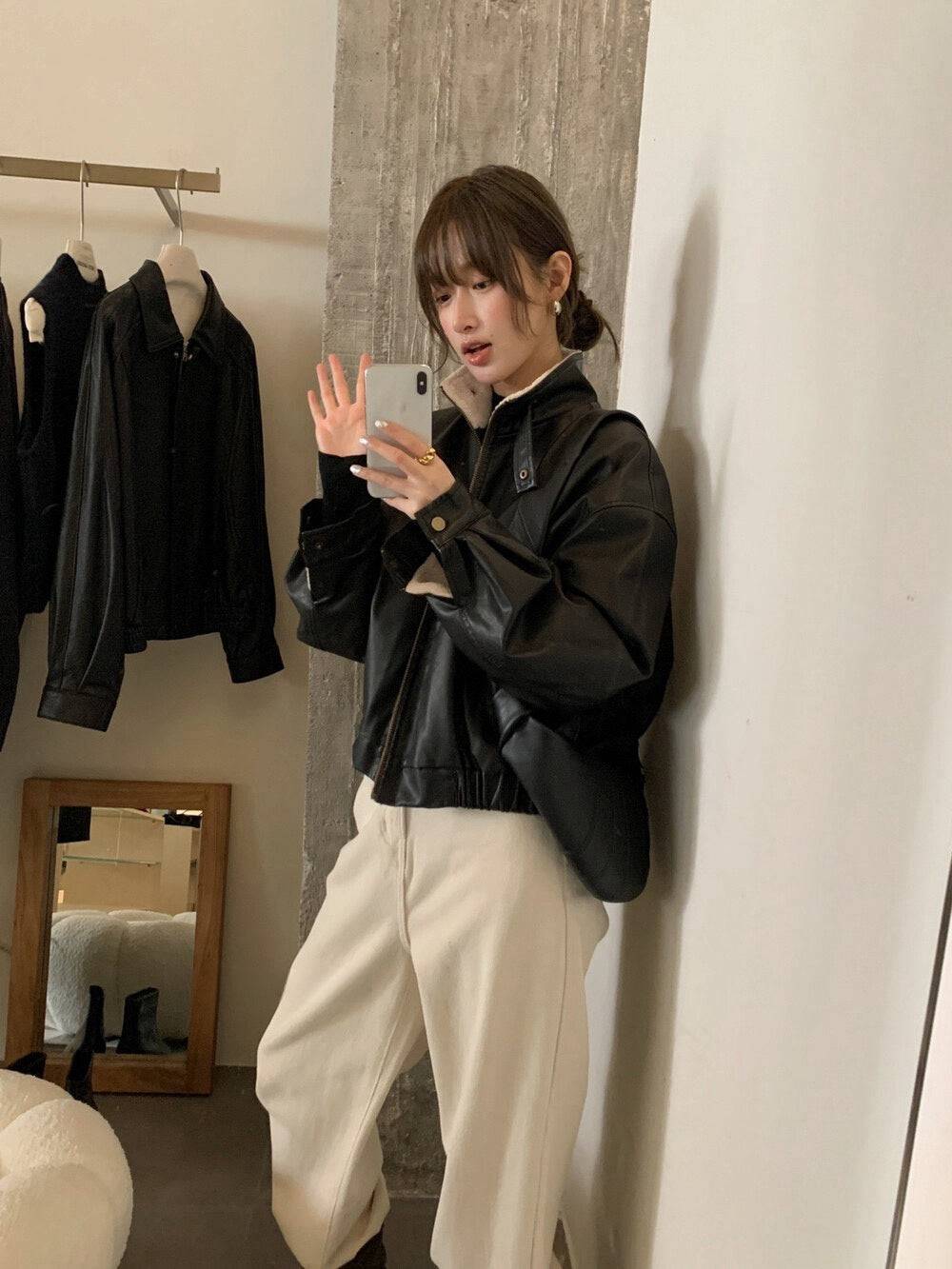 // 毛毛底帥氣可立領彷皮JK