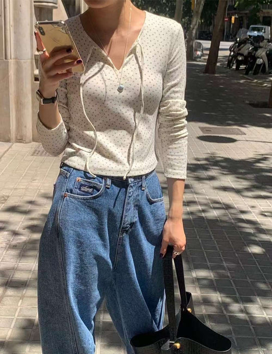 // 小V領綁繩彈性親膚TEE