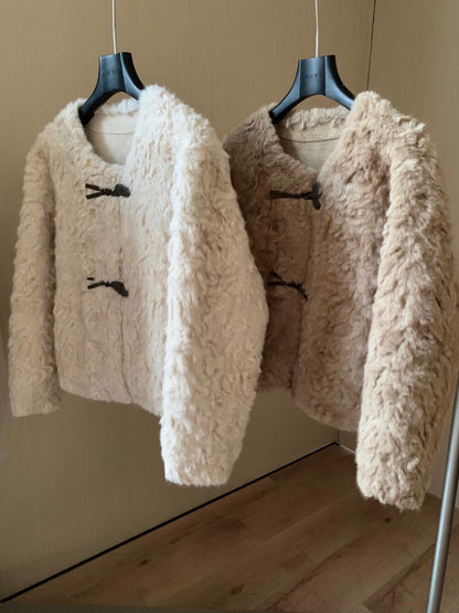 // 牛角扣麂皮底毛毛外套