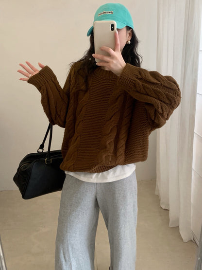 // 粗麻花圓領寬鬆毛衣